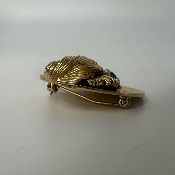 Vintage Signed BOUCHER Designer Circle Gold w Emerald & Pearl Pin Brooch - Picture 8 of 9